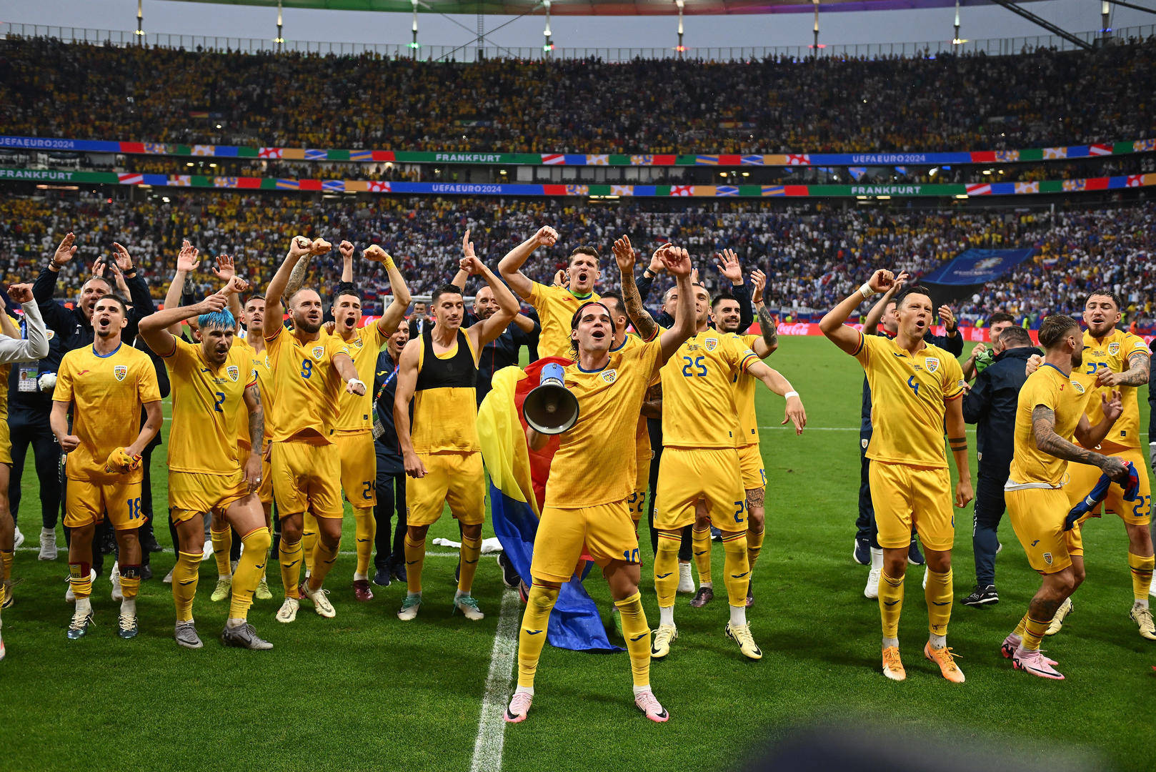 包含比利时足球代表队集训备赛，力争最佳成绩的词条