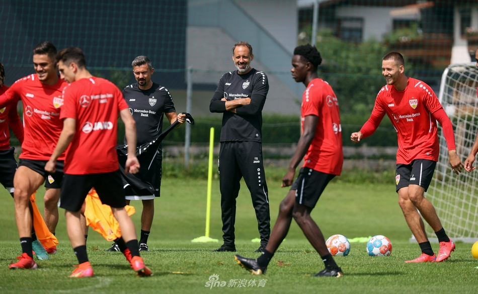 斯图加特新援赛季首秀，助球队赢得胜利的简单介绍