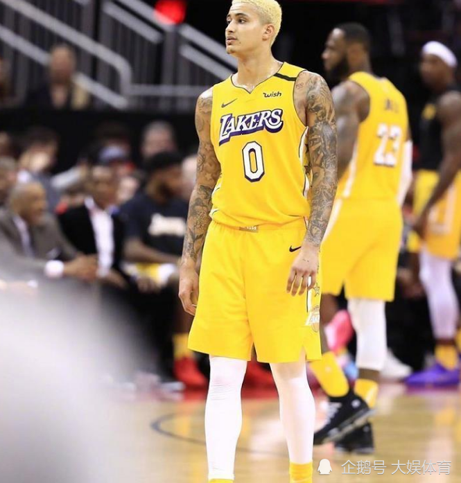 山西队鏖战青岛队，浓眉哥带队取胜