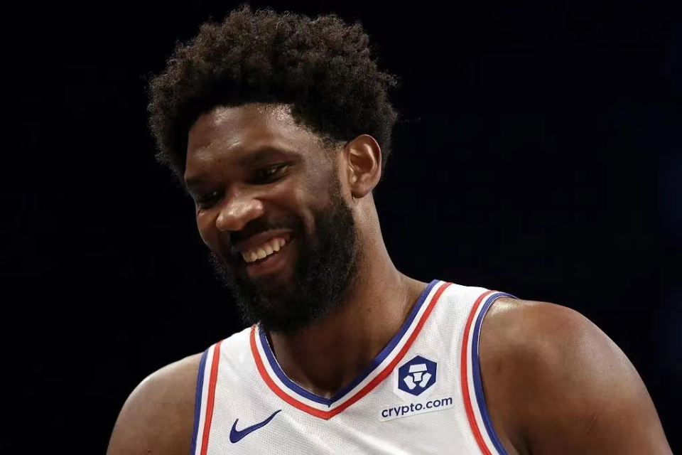 包含深圳队鏖战湖人，恩比德关键制胜的词条