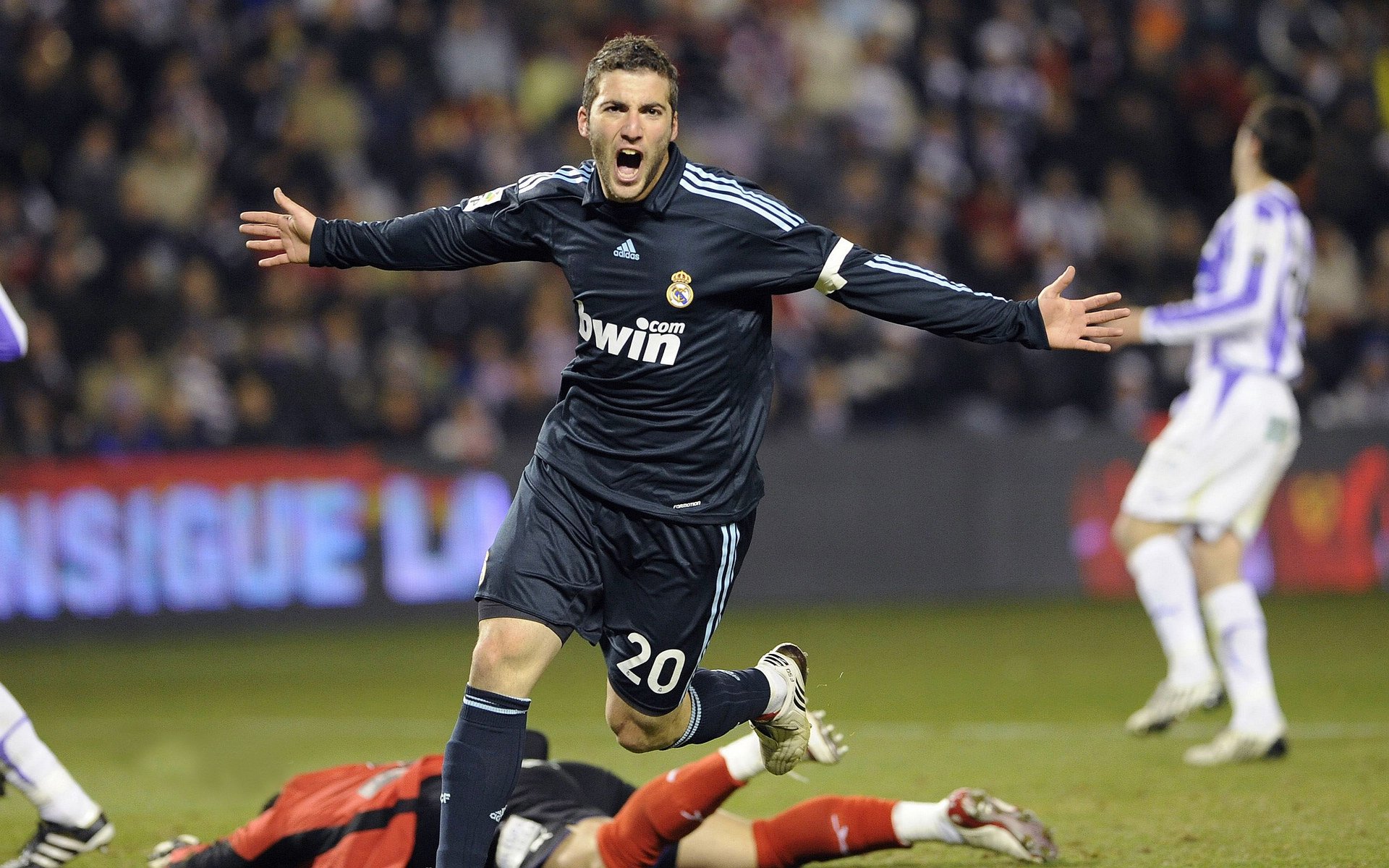 从本泽马爆发到拜仁式闪电战，足球世界的一波带走美学